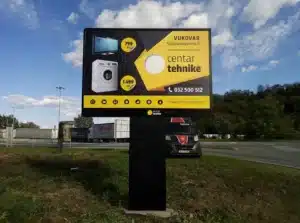 Izrada i tisak jumbo plakata — billboard uz cestu s reklamom za Centar tehnike Vukovar