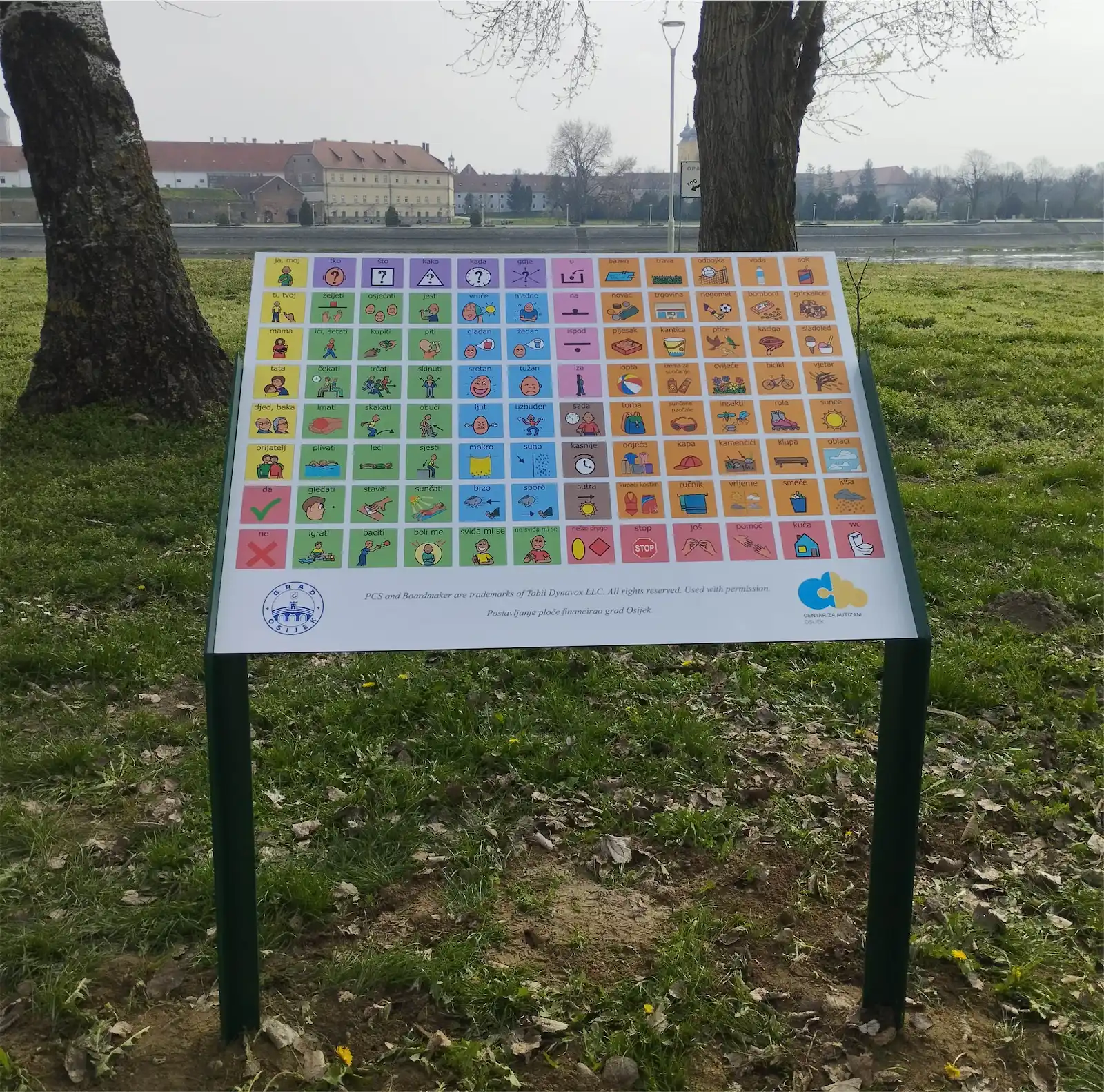 Edukacijski reklamni pano u Osijeku – informativna tabla na otvorenom