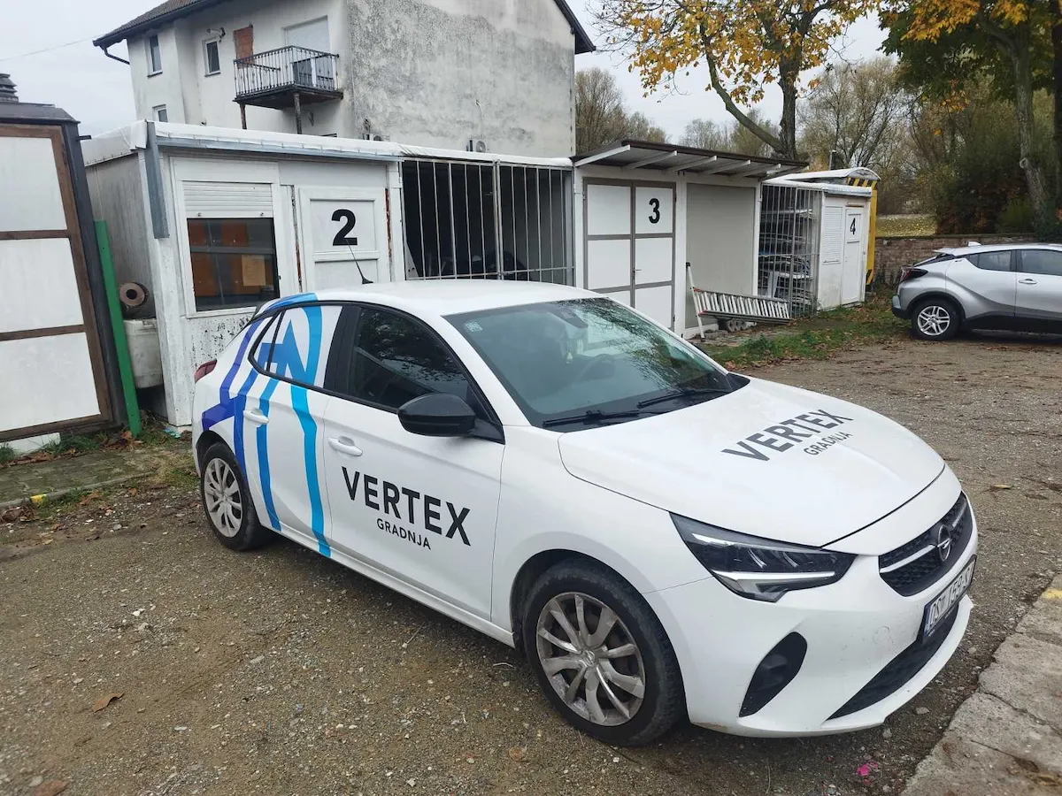 Cjenovni rang naljepnica za auto – logotip, tekst i kontakt podaci