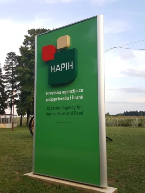 svjetleća totem reklama HAPIH dizajn i izrada