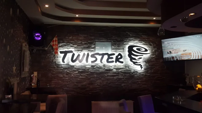 Unutarnje svjetleće reklame twister unutarnja svjetleća reklama svjetleći znak